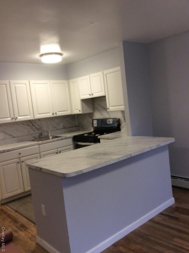 Building Photo - 44 S Bleeker St