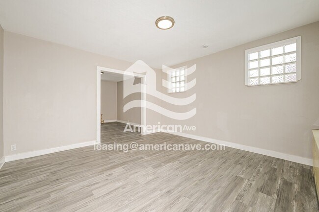 Foto del edificio - 1818 Plainview Ave