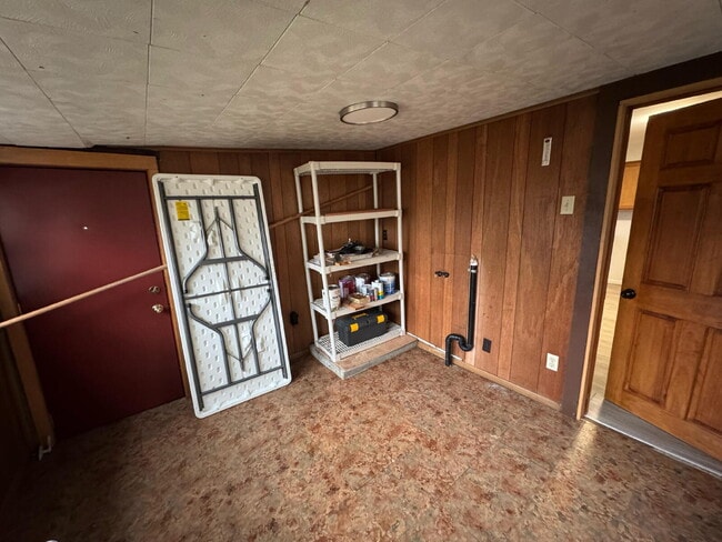 Foto del edificio - "Charming 3-Bedroom Haven with Gleaming Hardwood Floors in Newport, PA!"