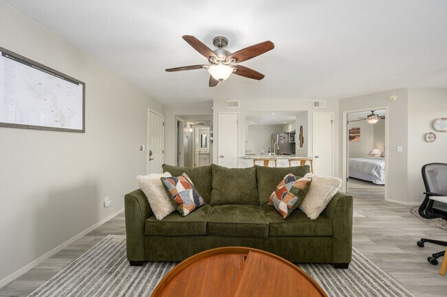 Building Photo - 4850 E Desert Cove Ave