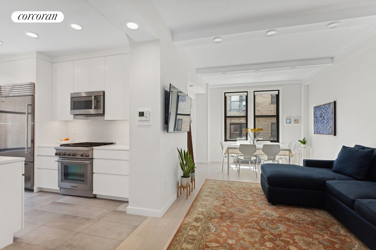 Primary Photo - 24 W 69th St