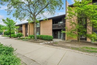 Building Photo - 6109 Knoll Wood Rd