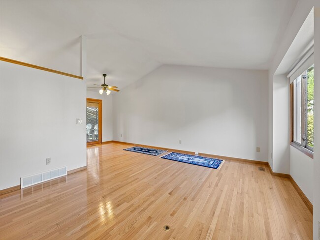 Building Photo - Wonderful 4-Bed, 3-Bath Home in Fort Collins