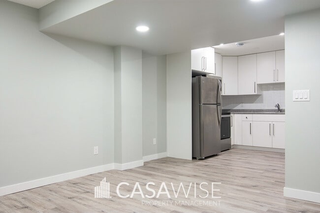 Building Photo - 17507-17565 65 St NW