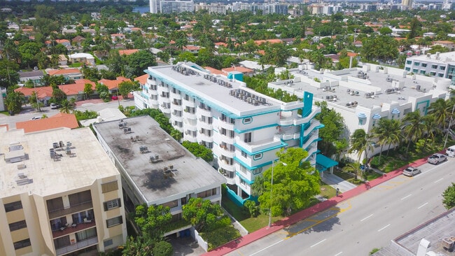 Foto del edificio - 9156 Collins Ave