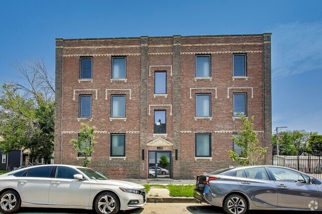 Building Photo - 2023 N Drake Ave