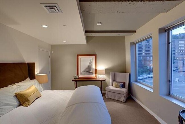 Foto del edificio - 2030 Dexter Ave N
