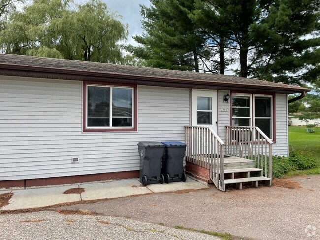 Building Photo - 1414 N Hume Ave