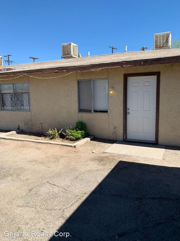 Primary Photo - 1535 S Van Buren Ave