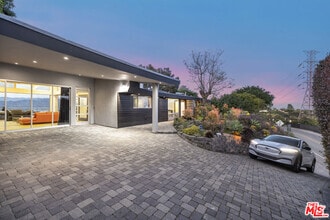Building Photo - 7275 Mulholland Dr