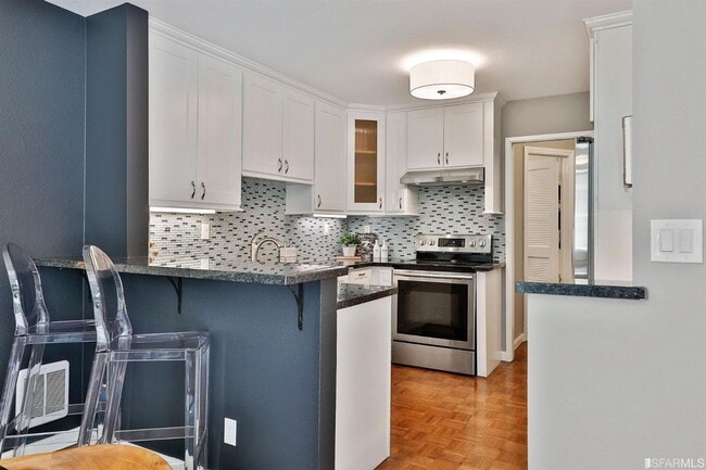 Building Photo - Remodeled 2bd/2ba in Stellar Location with...
