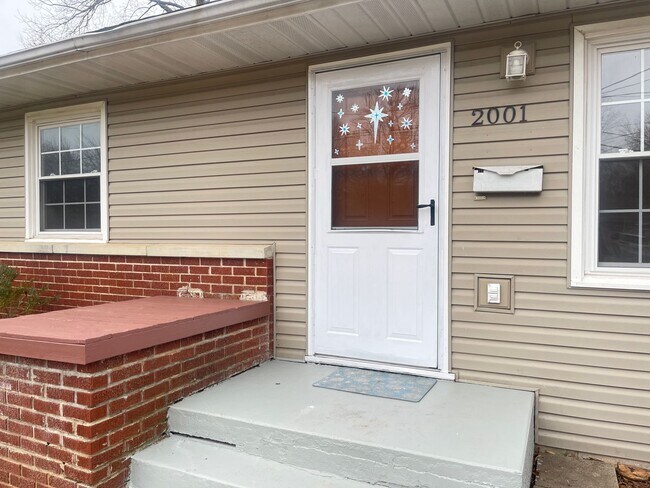 Foto del edificio - 2001 S Glencrest Ave