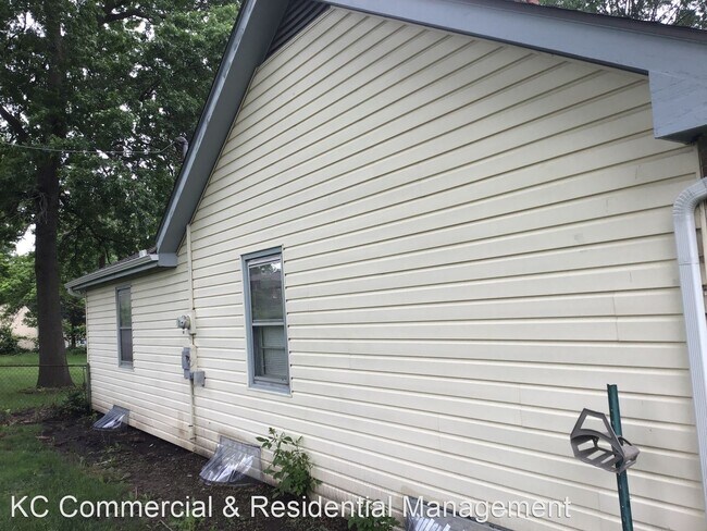 Building Photo - 3 br, 2.5 bath House - 103 NE 64th St