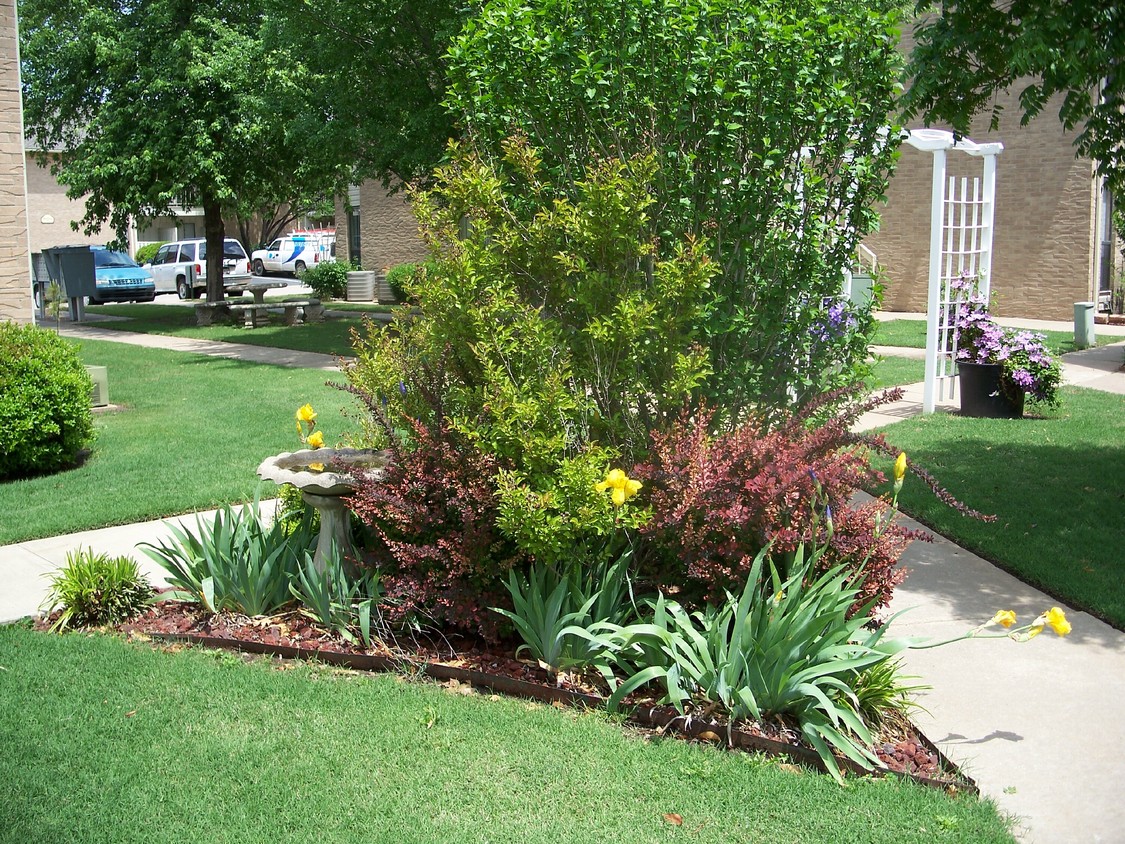 Primary Photo - 2600 N 5th St