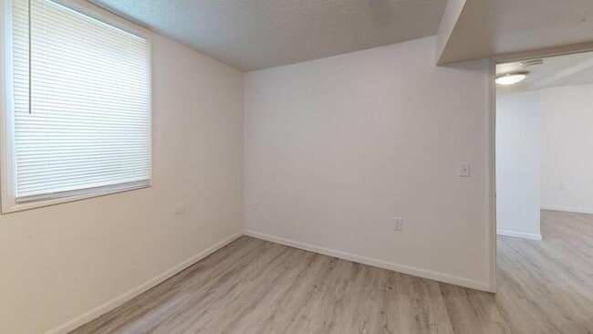 Foto del edificio - 329 W Indiana Ave