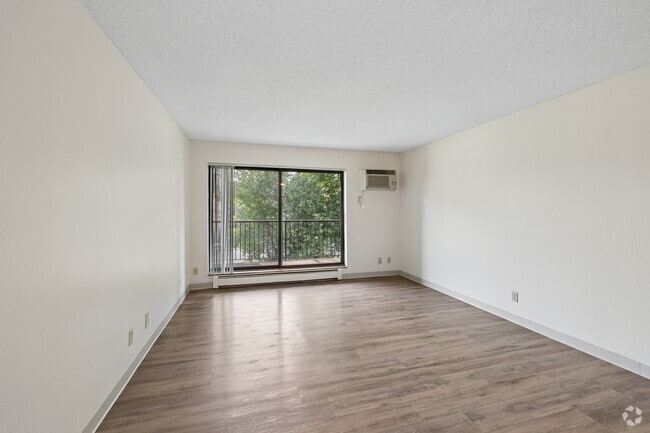 2BR, 2BA - 964SF - Living Room - The Highlands Apts and Townhomes