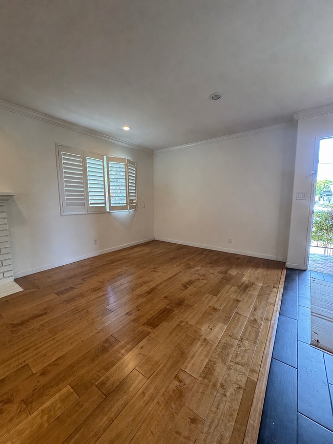 Building Photo - Beautiful 3 Bedroom, 2 Bathroom Home in Prime Santa Monica Location