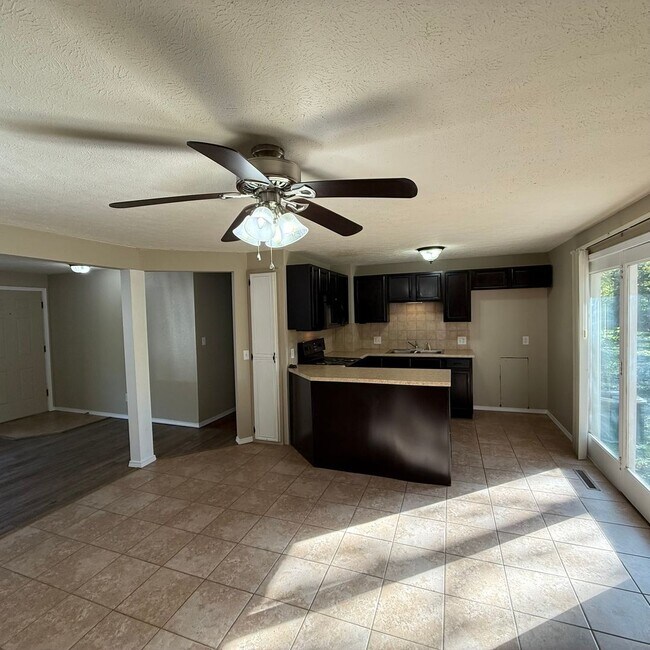 Foto del edificio - Southeast Springfield 3 Bedroom Home