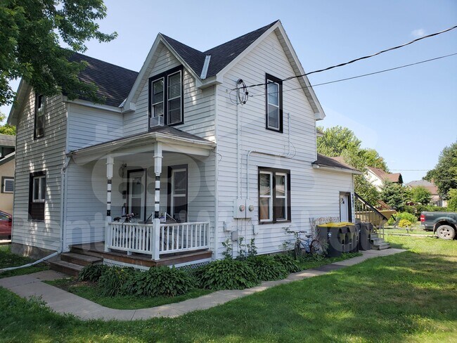 Foto del edificio - 209 1/2 Cross Street