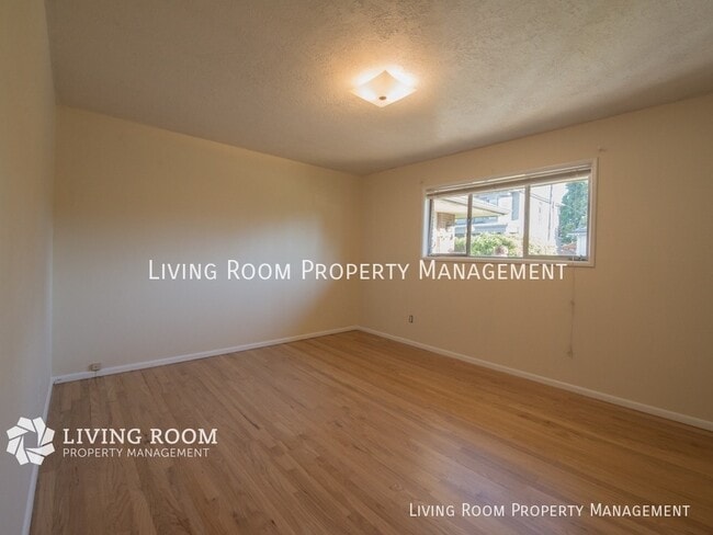 Building Photo - 1525 NE 19th Ave