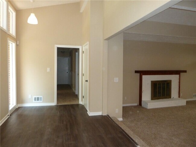 Foto del edificio - 423 Rock Meadow Dr