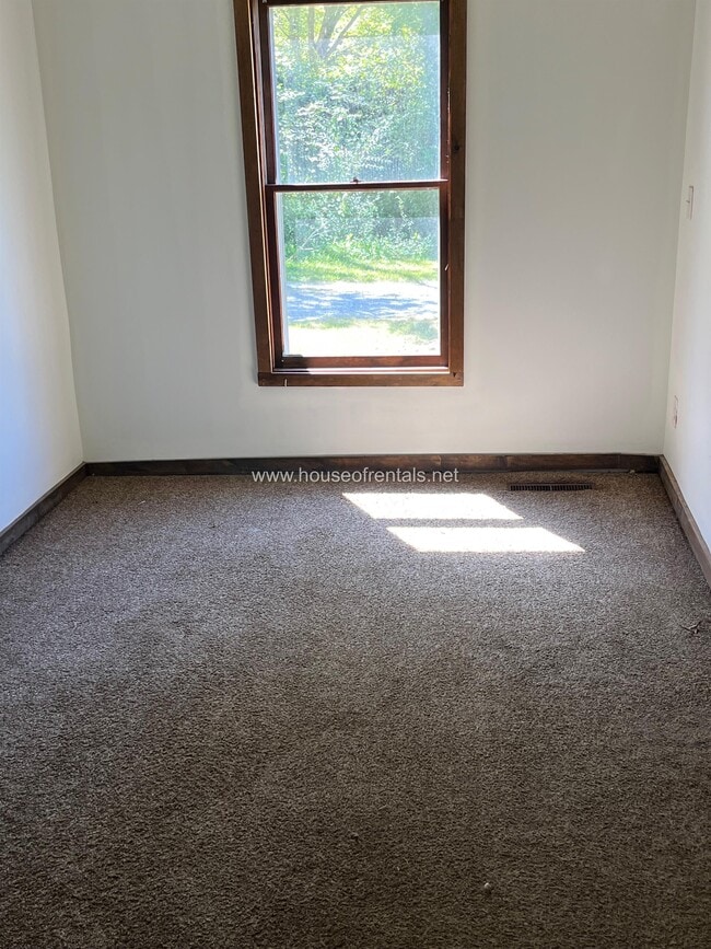 Building Photo - 709 N Maple St