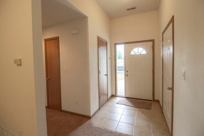 Building Photo - 2121 Ballenger Ln