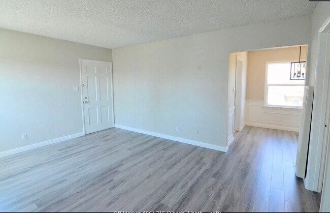 Building Photo - 1434 N Hollywood Way