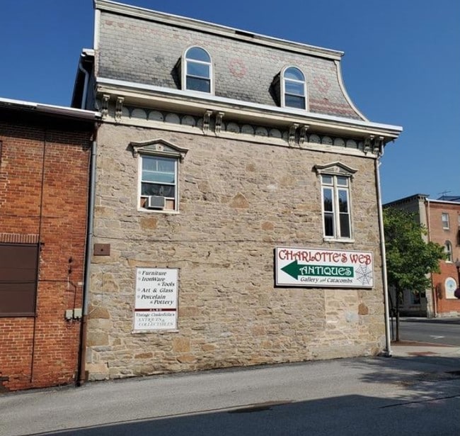 Building Photo - 22 W Main St