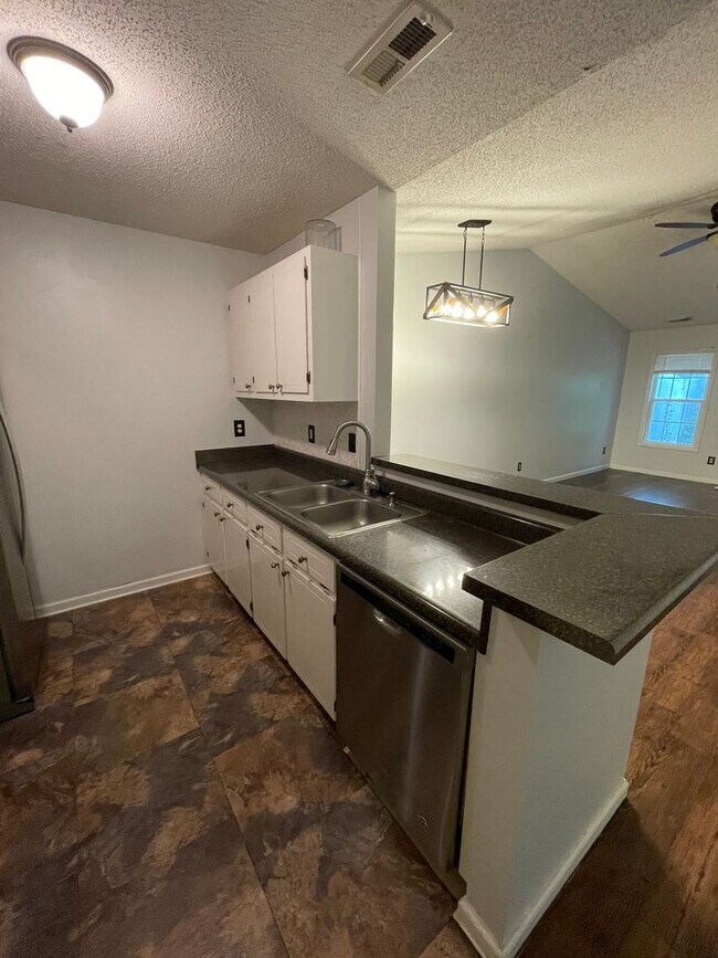 Building Photo - 127 Kobe Dr