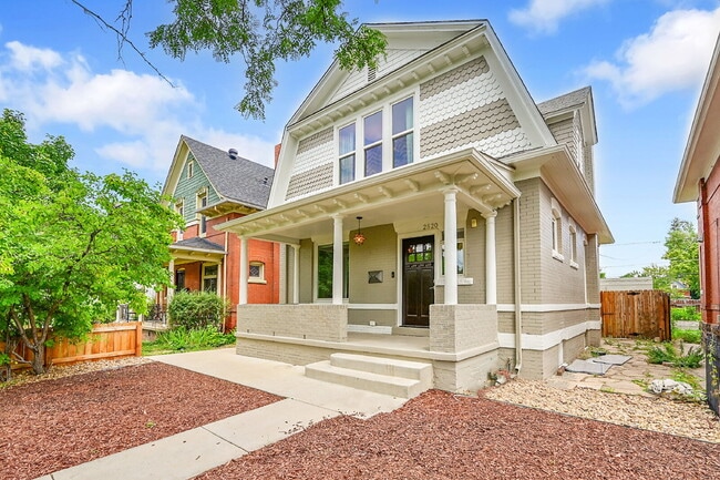 Building Photo - $3,595 - 3 Bed, 2 Bath Updated Home In Den...