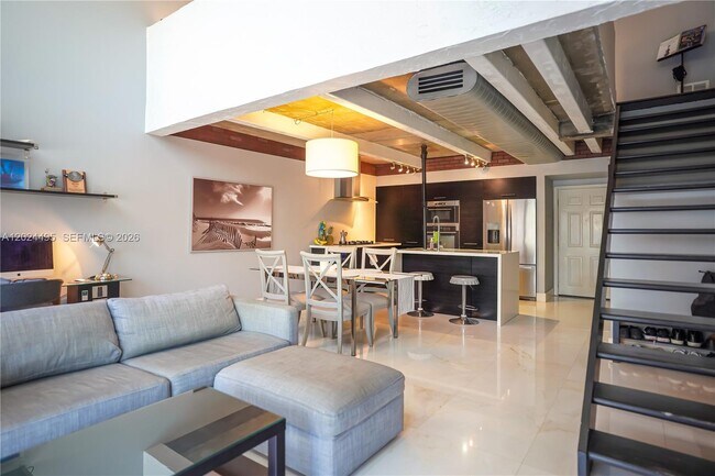 Foto del edificio - 18101 NW 68th Ave