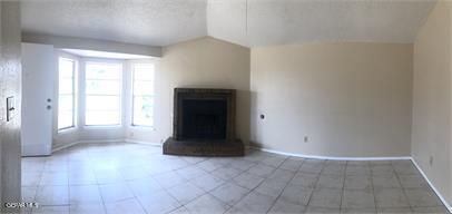 Building Photo - 1908 Estrada Dr