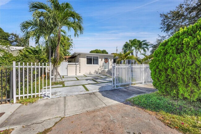 Foto del edificio - 4055 SW 7th St