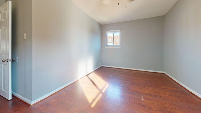 Building Photo - 2037 Beyer Ave