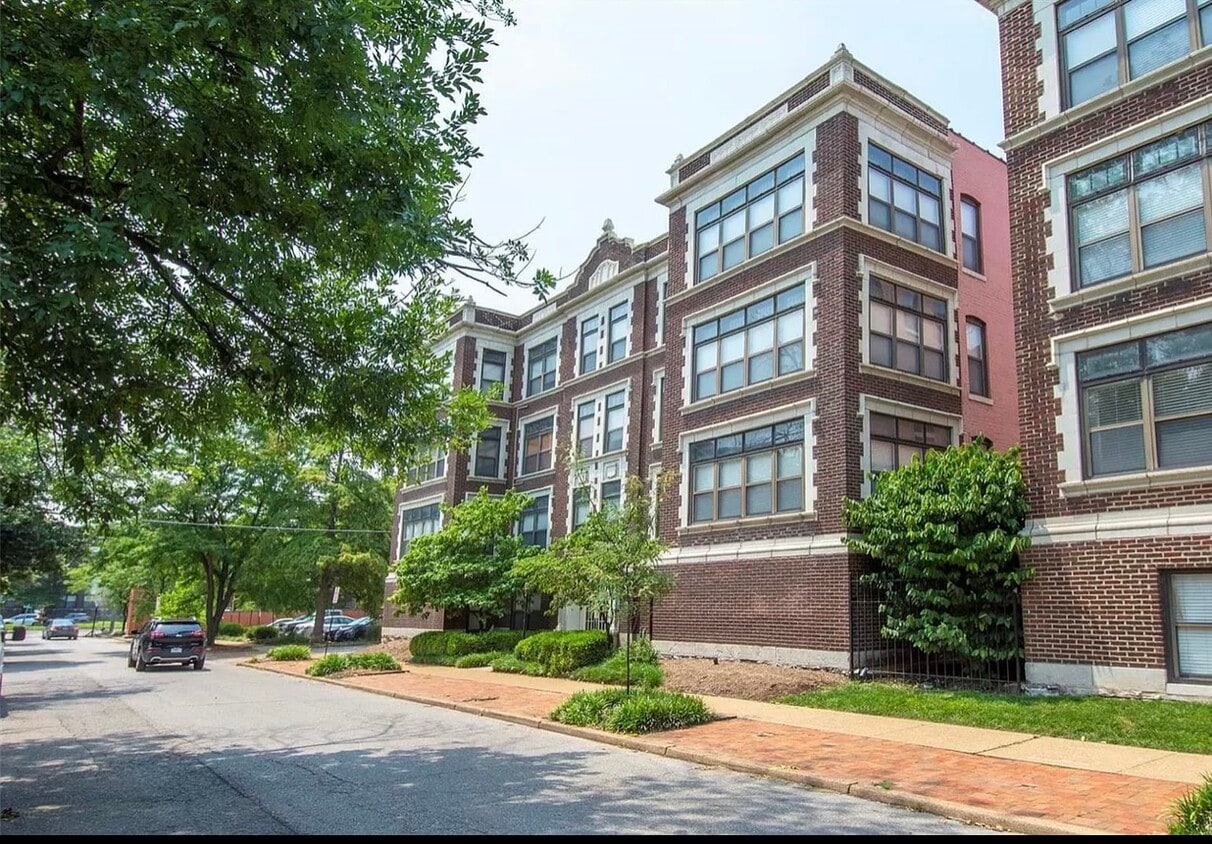 5635 Waterman Blvd Unit 14, Saint Louis, MO 63112 Condo for Rent in