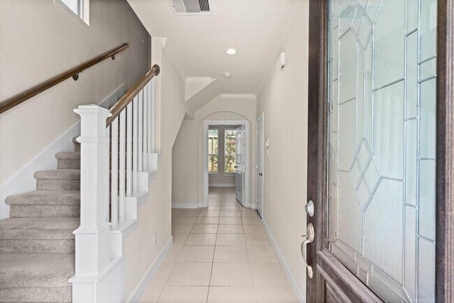 Foto del edificio - 2021 Cambridge Heights Pl