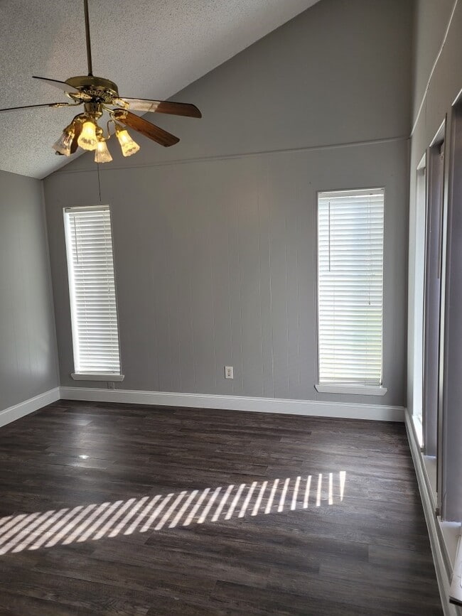 Building Photo - 2531 Turtle Creek Dr