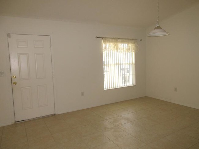 Foto del edificio - 3448 Montano Ave