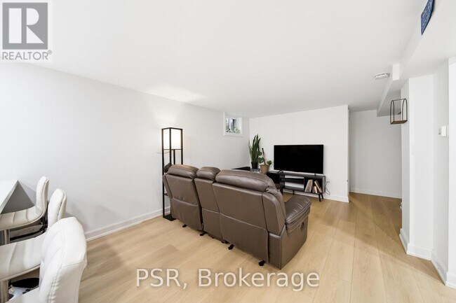 Building Photo - 25 Knight St