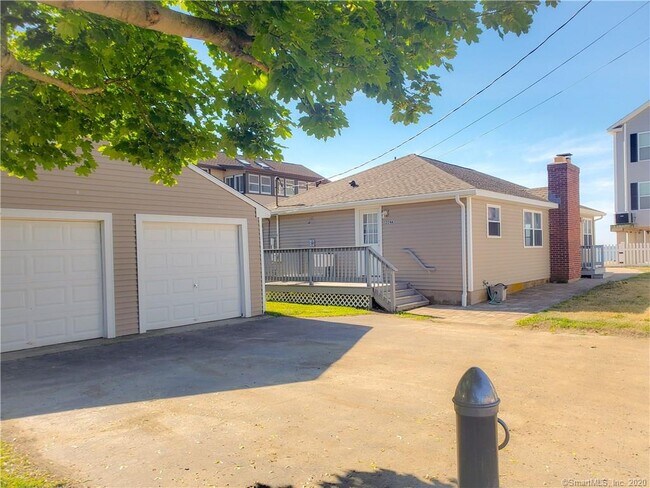 Building Photo - 224 Cosey Beach Ave
