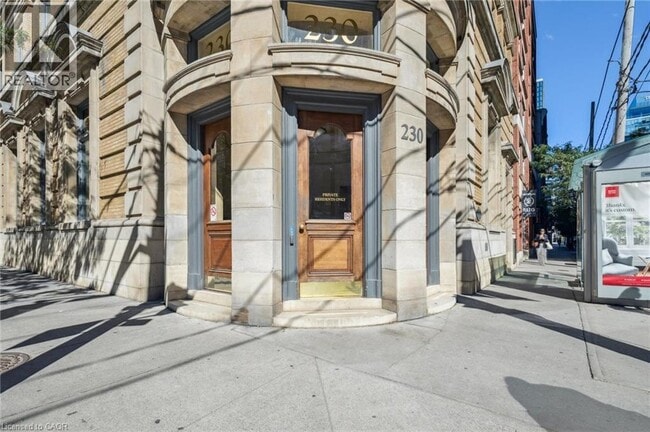 Photo du bâtiment - 230 King St E