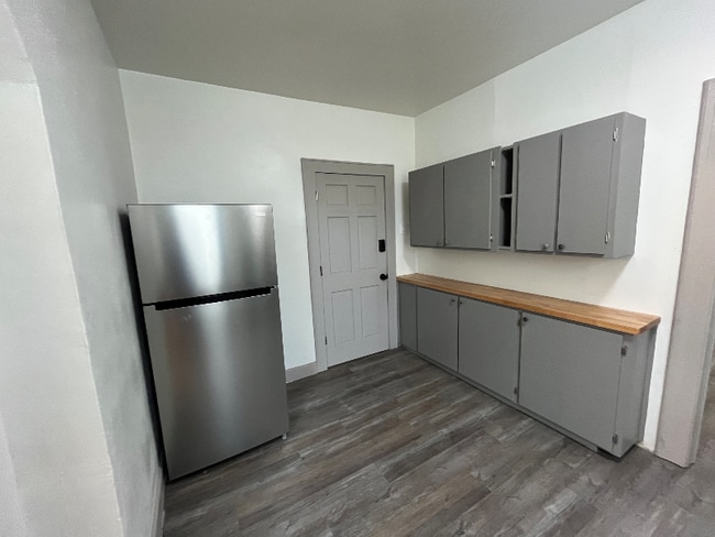 Building Photo - 1342 W 69th St