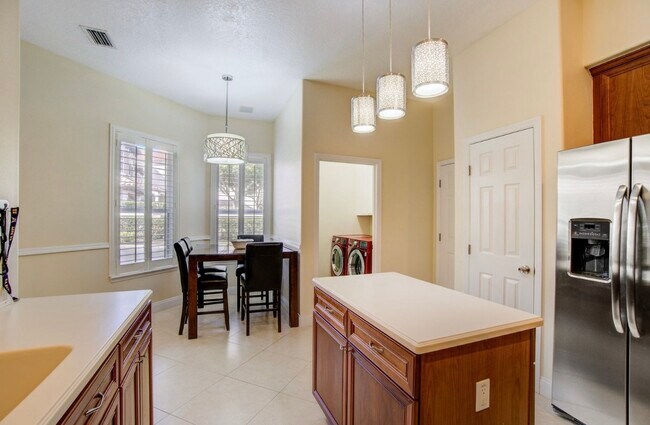 Foto del edificio - 8712 The Esplanade