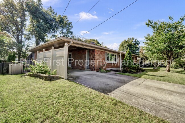 Foto del edificio - 118 Meadowlark Dr