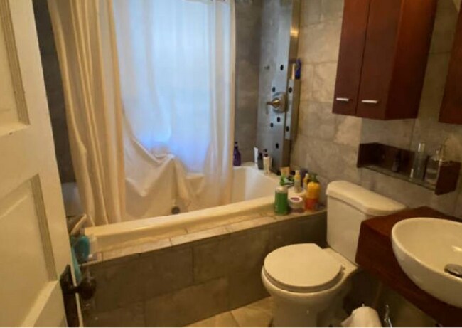 Foto del edificio - 905 Westcott St