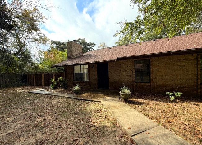 Building Photo - 9345 Chisholm Rd