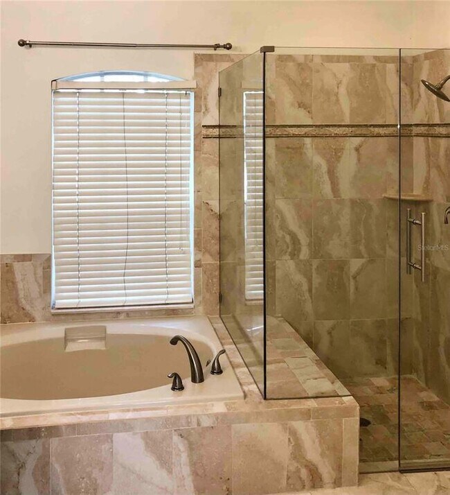Foto del edificio - 12415 Seabrook Dr