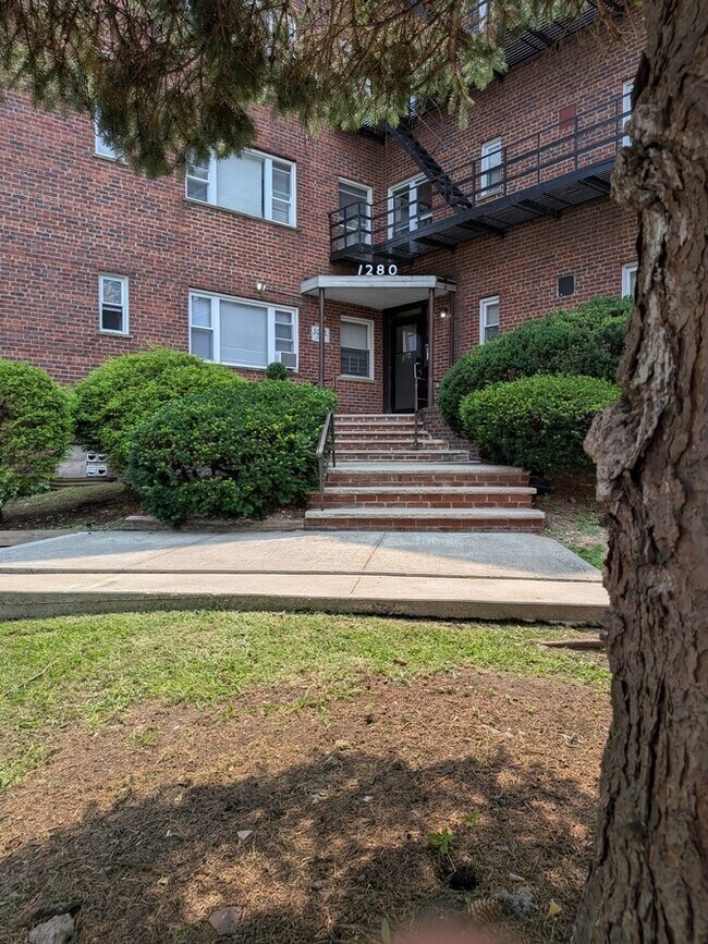 Building Photo - 1282 Clinton Ave