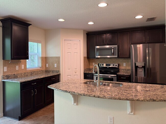 Building Photo - 2742 Birchcreek Dr